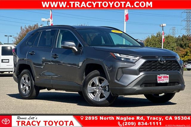 2025 Toyota RAV4 XLE's photo