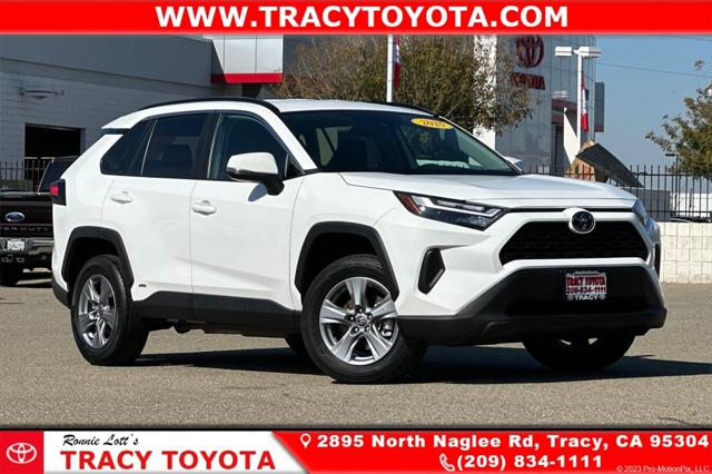 2025 Toyota RAV4 XLE's photo