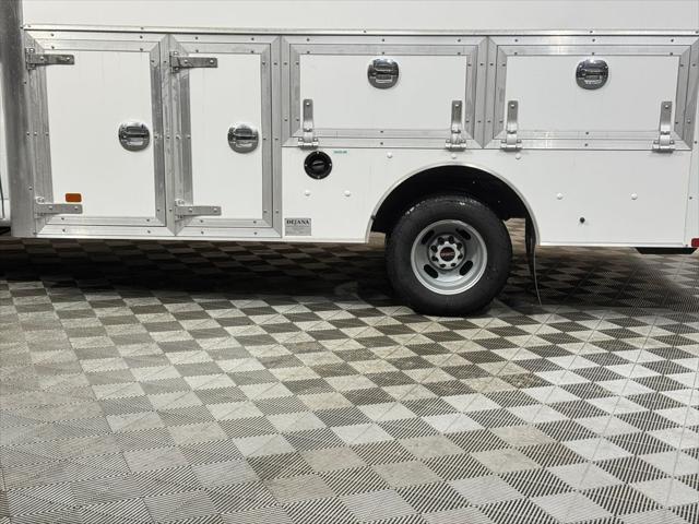2025 GMC Savana Cutaway Work Van