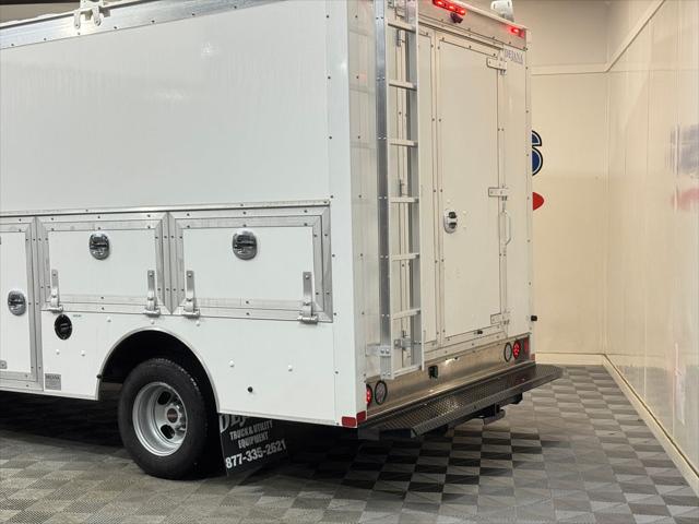 2025 GMC Savana Cutaway Work Van
