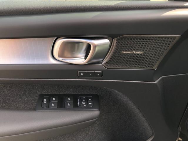 2026 Volvo XC40 B5 Ultra Black Edition
