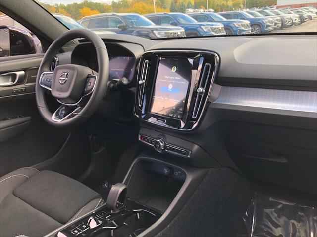 2026 Volvo XC40 B5 Ultra Black Edition