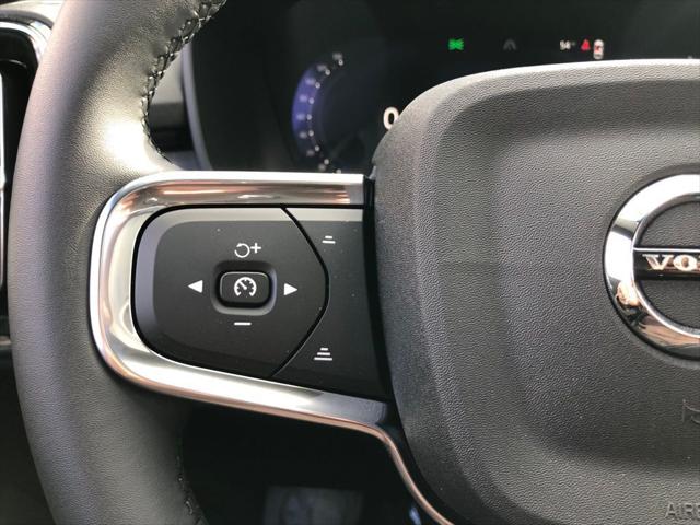 2026 Volvo XC40 B5 Ultra Black Edition