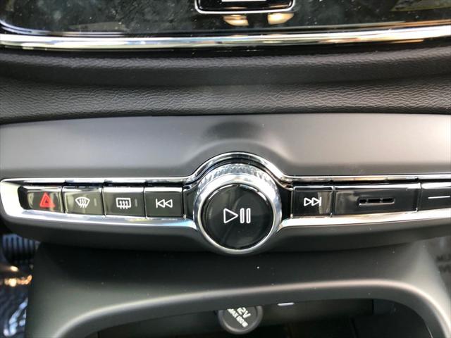 2026 Volvo XC40 B5 Ultra Black Edition
