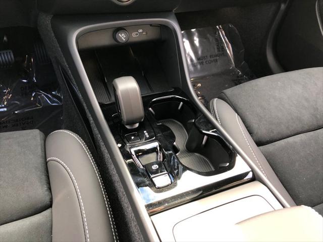 2026 Volvo XC40 B5 Ultra Black Edition