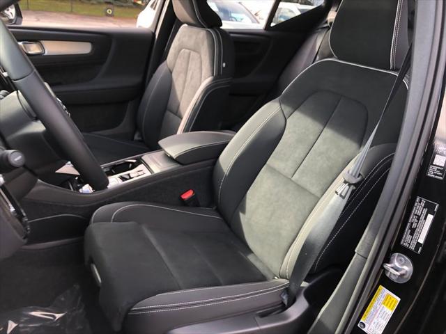 2026 Volvo XC40 B5 Ultra Black Edition