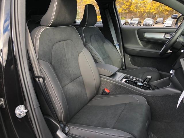 2026 Volvo XC40 B5 Ultra Black Edition