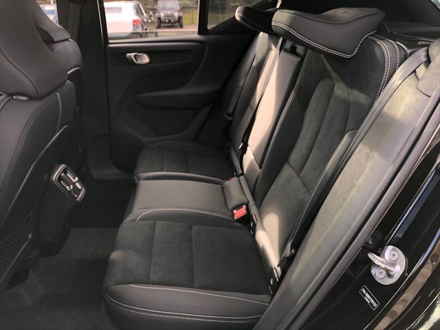 2026 Volvo XC40 B5 Ultra Black Edition