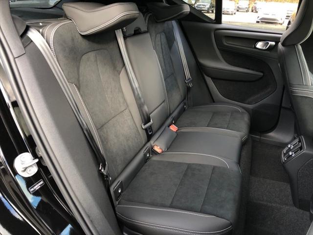 2026 Volvo XC40 B5 Ultra Black Edition