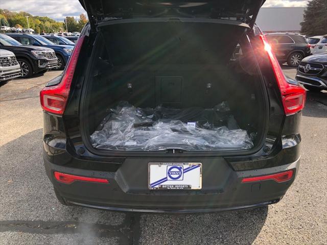 2026 Volvo XC40 B5 Ultra Black Edition