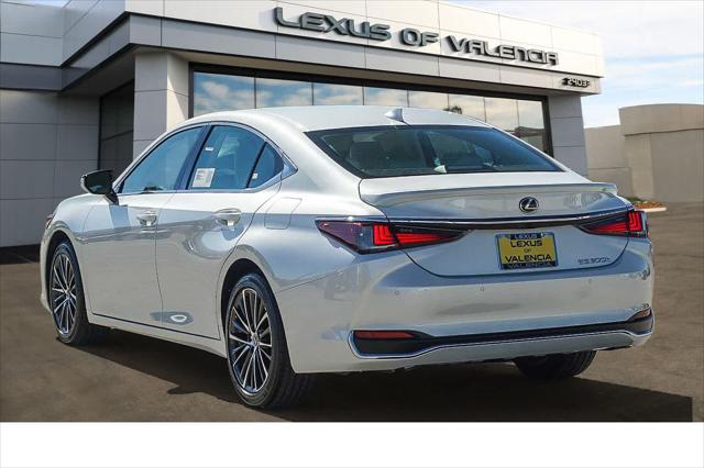 2025 Lexus ES 300h Unknown