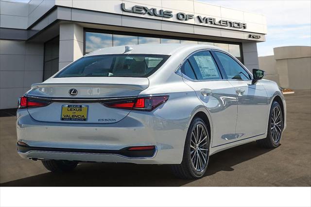 2025 Lexus ES 300h Unknown