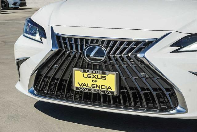 2025 Lexus ES 300h Unknown