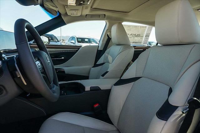 2025 Lexus ES 300h Unknown
