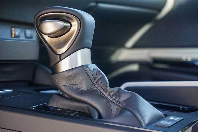2025 Lexus ES 300h Unknown