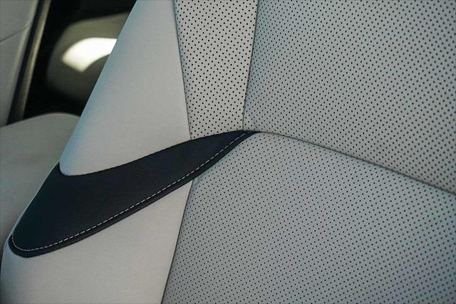 2025 Lexus ES 300h Unknown