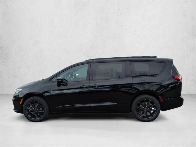 2026 Chrysler Pacifica Select AWD
