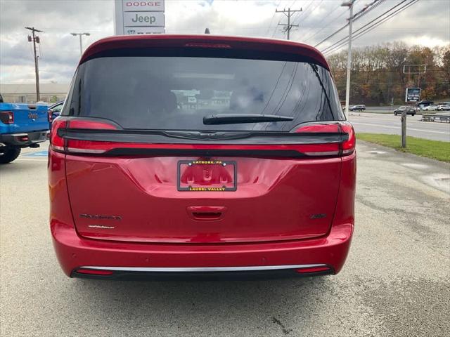 2026 Chrysler Pacifica Select AWD