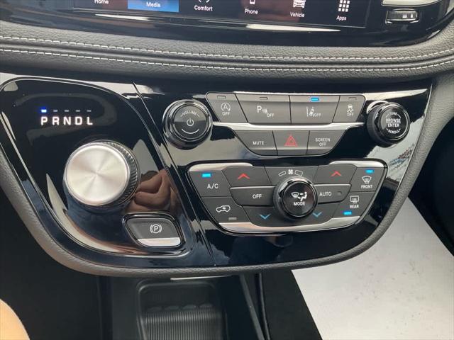 2026 Chrysler Pacifica Select AWD