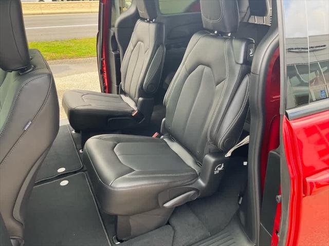 2026 Chrysler Pacifica Select AWD