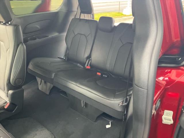 2026 Chrysler Pacifica Select AWD