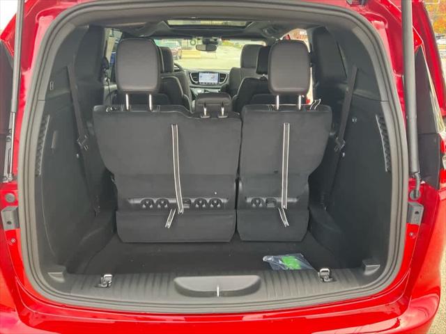 2026 Chrysler Pacifica Select AWD