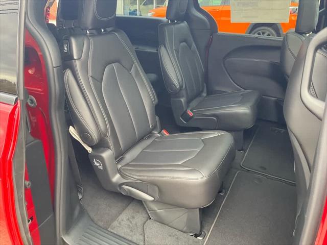 2026 Chrysler Pacifica Select AWD