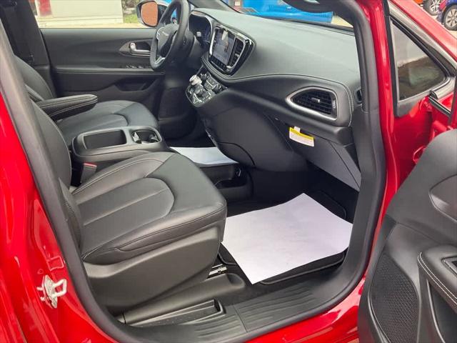 2026 Chrysler Pacifica Select AWD