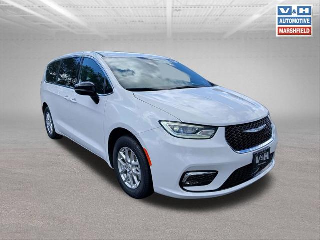 2026 Chrysler Pacifica Select for sale in Marshfield, WI