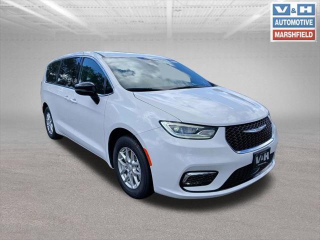 2026 Chrysler Pacifica Select for sale in Marshfield, WI