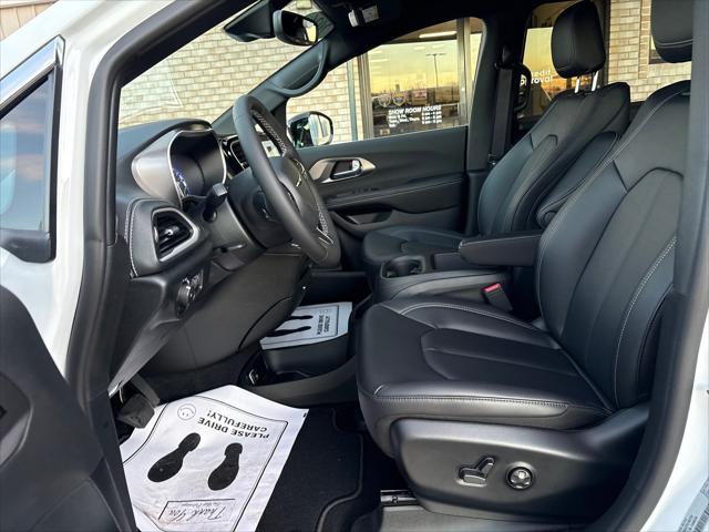 2026 Chrysler Pacifica PACIFICA SELECT AWD