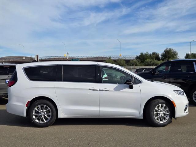 2026 Chrysler Pacifica PACIFICA SELECT AWD