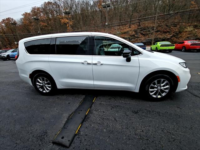2026 Chrysler Pacifica Select AWD