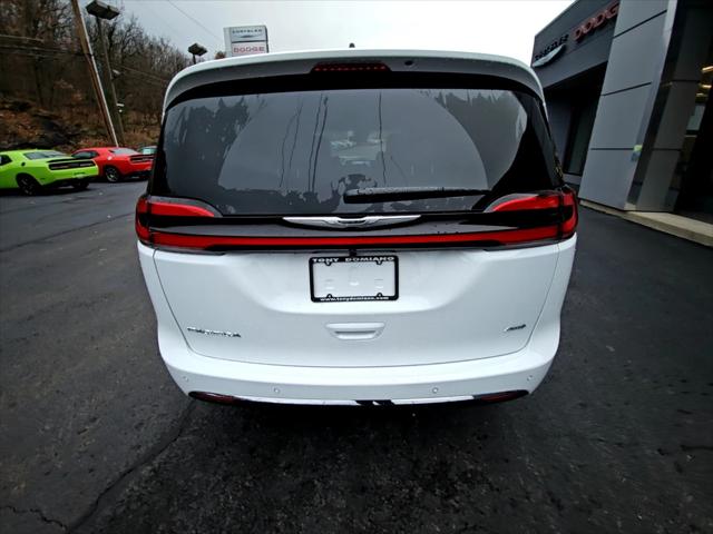 2026 Chrysler Pacifica Select AWD