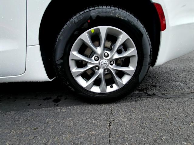 2026 Chrysler Pacifica Select AWD