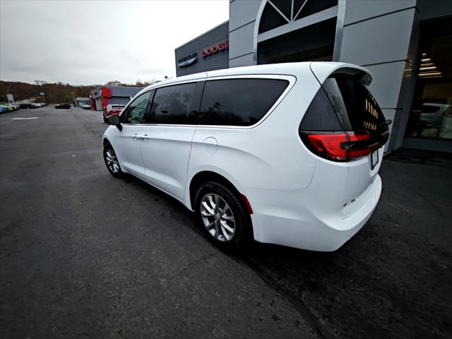 2026 Chrysler Pacifica Select AWD