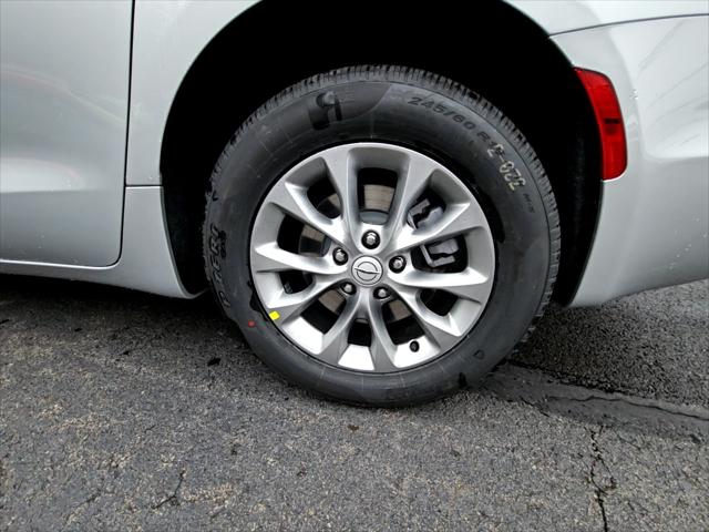 2026 Chrysler Pacifica Select AWD