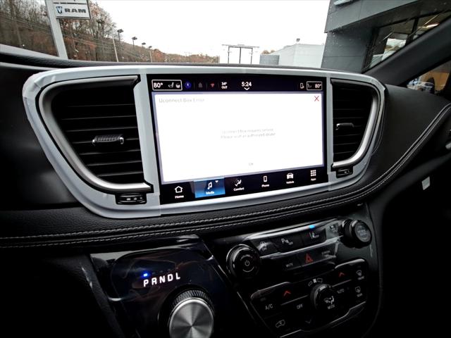 2026 Chrysler Pacifica Select AWD