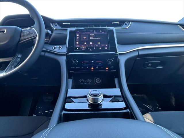 2025 Jeep Grand Cherokee GRAND CHEROKEE L LAREDO X 4X2