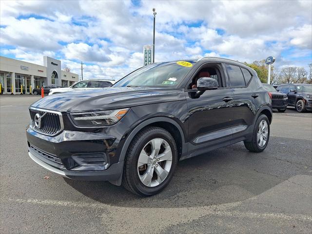 2019 Volvo XC40 Momentum 2019 Volvo XC40 Momentum