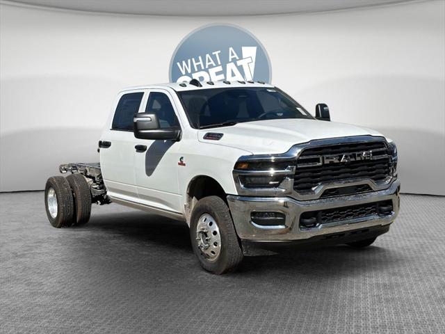 2026 RAM Ram 3500 Chassis Cab RAM 3500 TRADESMAN CREW CAB CHASSIS 4X4 60 CA 2026 RAM Ram 3500 Chassis Cab RAM 3500 TRADESMAN CREW CAB CHASSIS 4X4 60 CA