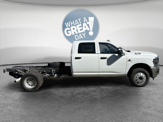 2026 RAM Ram 3500 Chassis Cab RAM 3500 TRADESMAN CREW CAB CHASSIS 4X4 60 CA