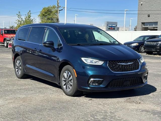 2022 Chrysler Pacifica Hybrid Touring L 2022 Chrysler Pacifica Hybrid Touring L