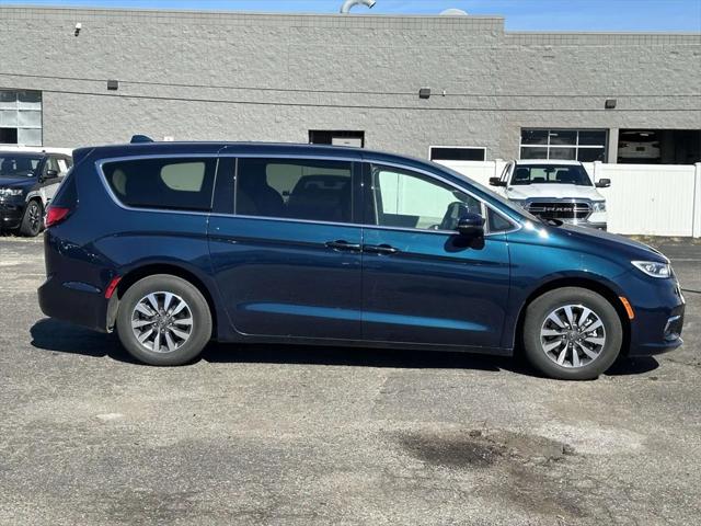 2022 Chrysler Pacifica Hybrid Touring L 2022 Chrysler Pacifica Hybrid Touring L