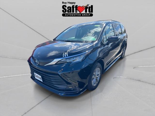 2022 Toyota Sienna LE