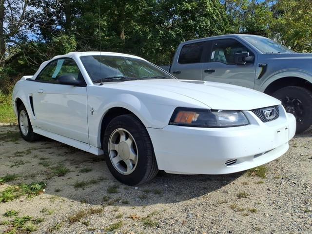 2000 Ford Mustang V6 2000 Ford Mustang V6