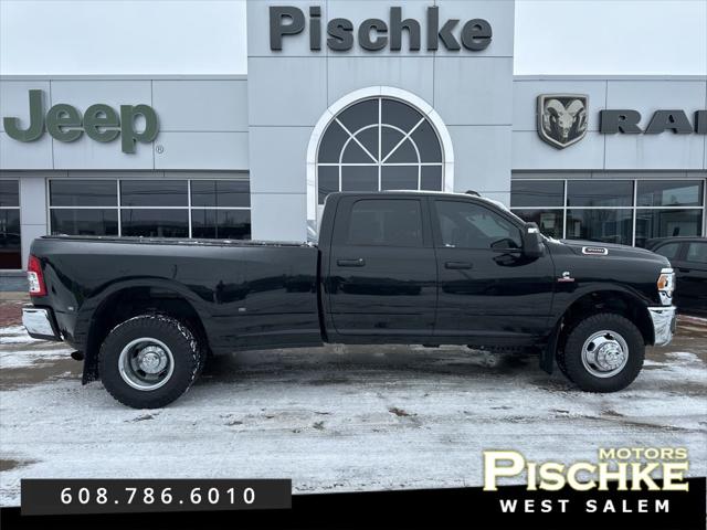2023 RAM 3500 Tradesman Crew Cab 4x4 8 Box
