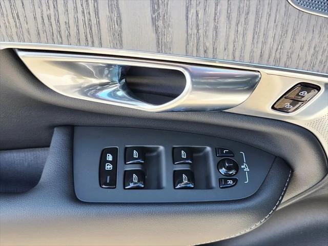 2025 Volvo XC90 Plug-In Hybrid T8 Ultra 6-Seater