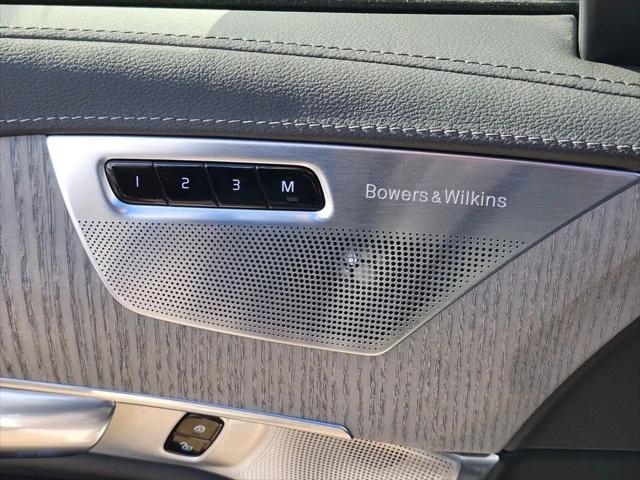 2025 Volvo XC90 Plug-In Hybrid T8 Ultra 6-Seater