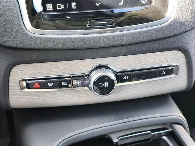 2025 Volvo XC90 Plug-In Hybrid T8 Ultra 6-Seater